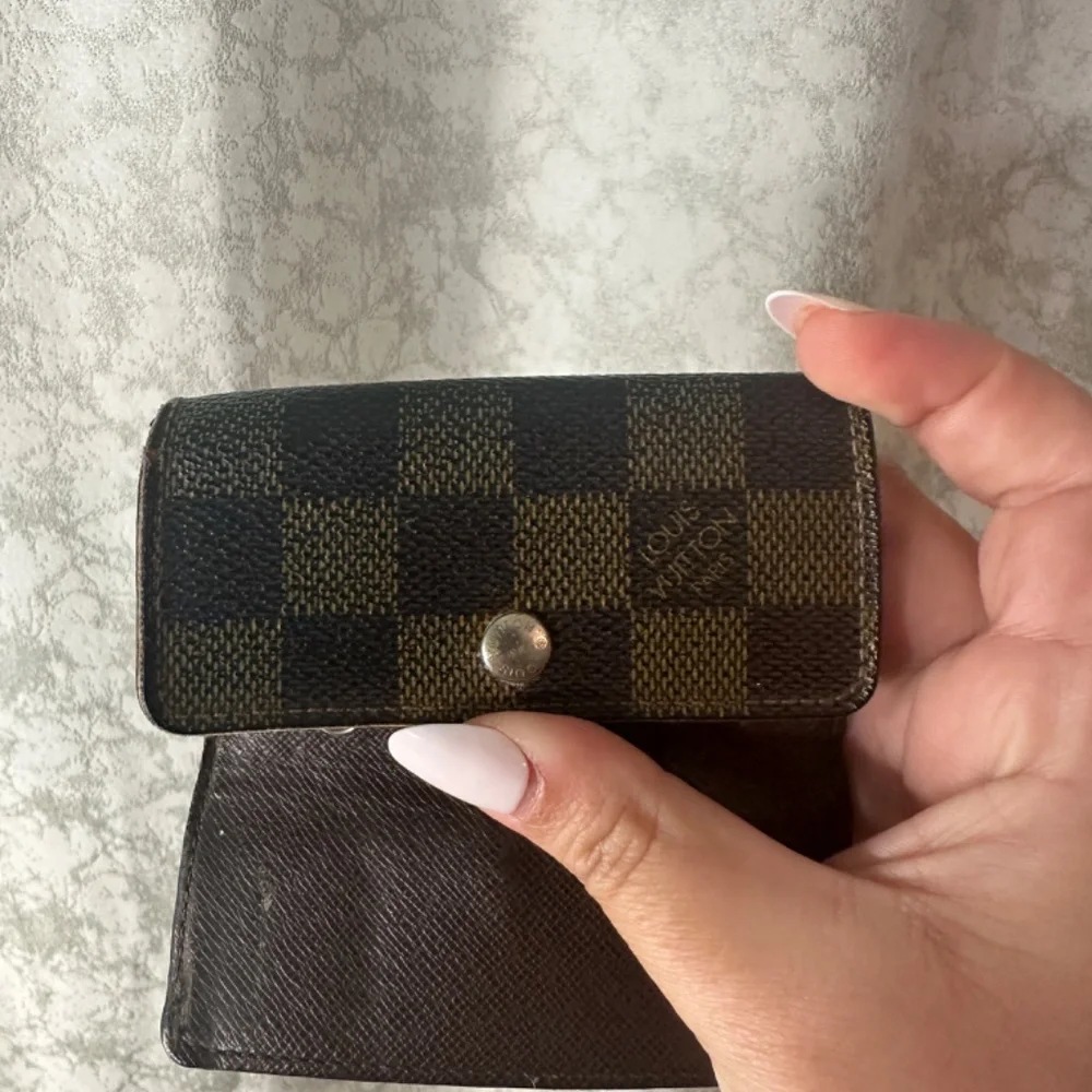 LOUIS VUITTON DAMIER EBENE 4 KEY HOLDER Authentic - Picture 7 of 13
